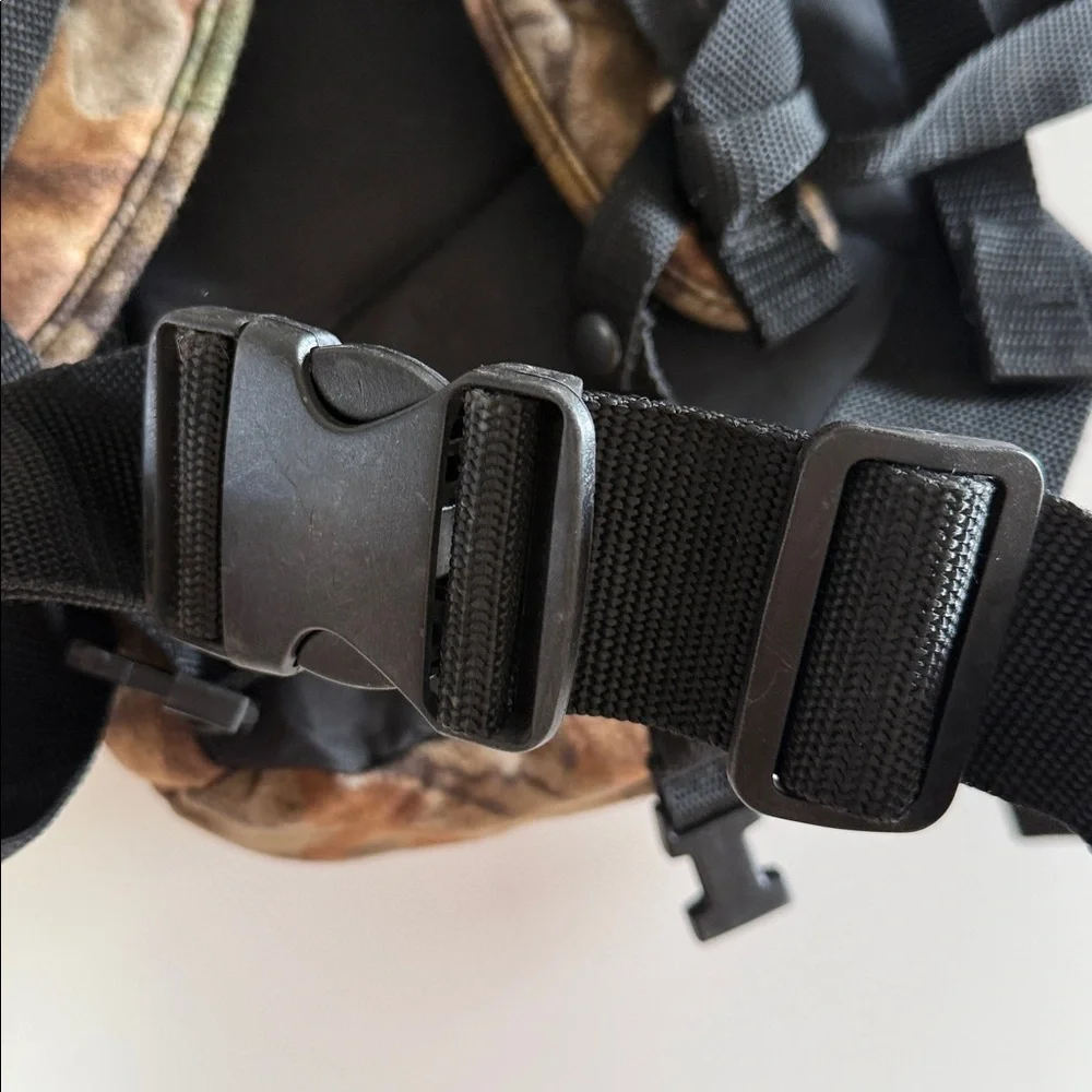 Mad Dog Gear Camouflage Hunting Backpack Advantage Timber Camo 24” Tactical Clip